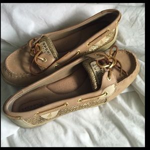 Sperry top sided- woman’s boat shoes